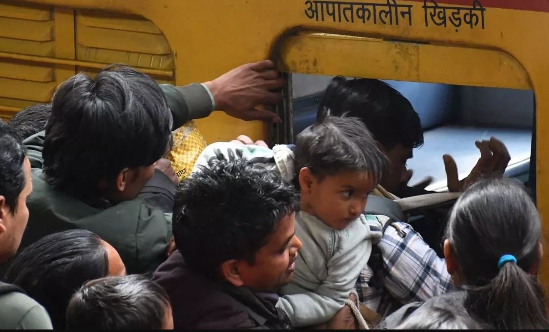 रेलवे स्टेशन पर हुई भगदड़ से 18 लोगों को हुई मौत,अधिकारियों की लापरवाही से हुआ हादसा होगा कड़ा एक्शन!