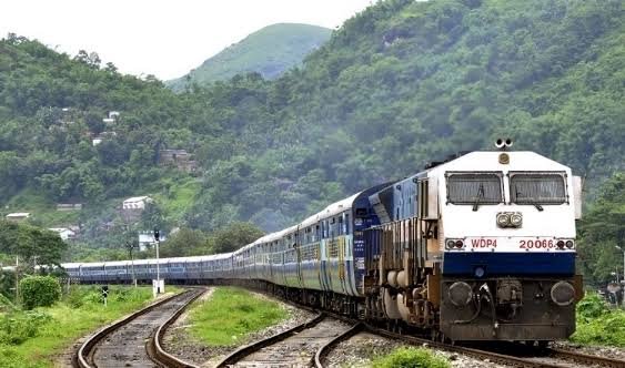 उत्तराखंड में रेल नेटवर्क का होगा कायाकल्प: एस्केप टनल बनेंगे ‘पैरेलल रोड्स’, ऋषिकेश-कर्णप्रयाग प्रोजेक्ट 72% पूरा